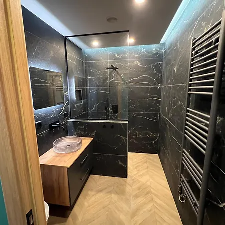 Luxury Apartment *