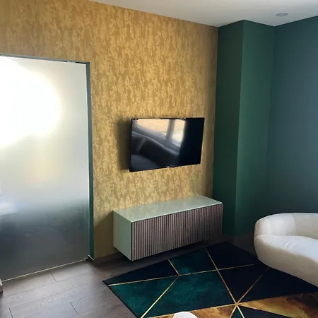 Luxury Apartment *